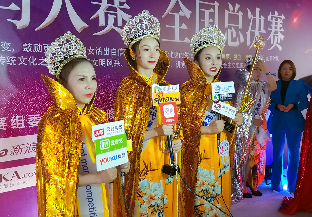 1.全国总冠军.叶润珠、凌如玉、冯芳.jpg 1.全国总冠军.叶润珠、凌如玉、冯芳.jpg